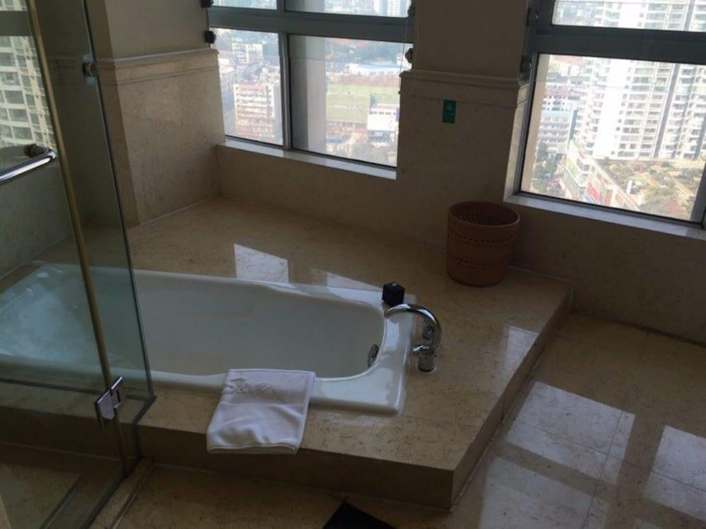 swimming pool spa