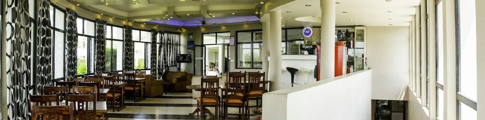 restaurant-cafeteria