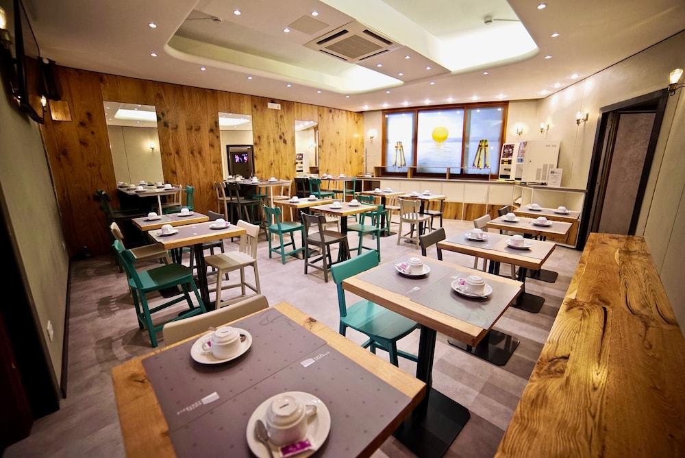 restaurant cafeteria