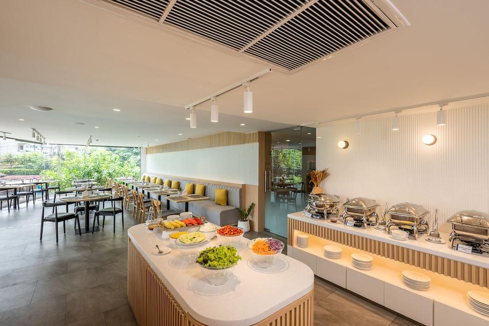 restaurant cafeteria