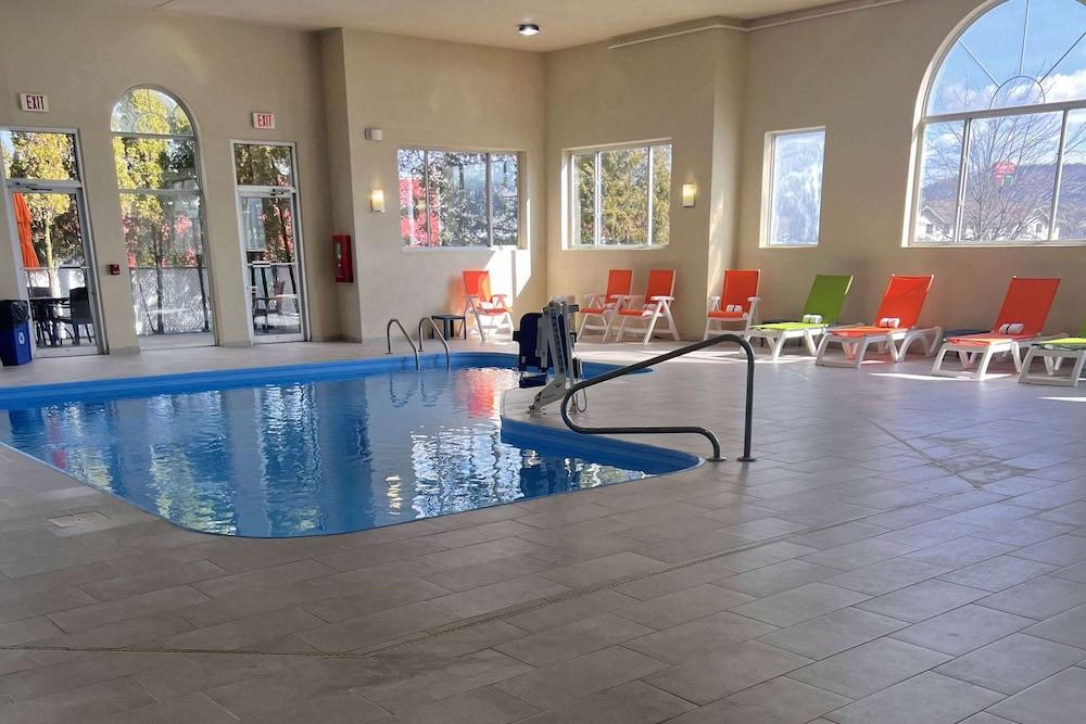 swimming pool spa