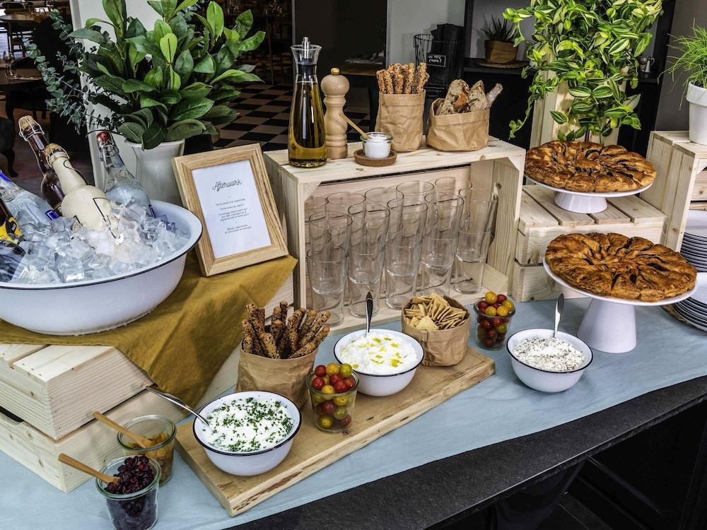 restaurant cafeteria