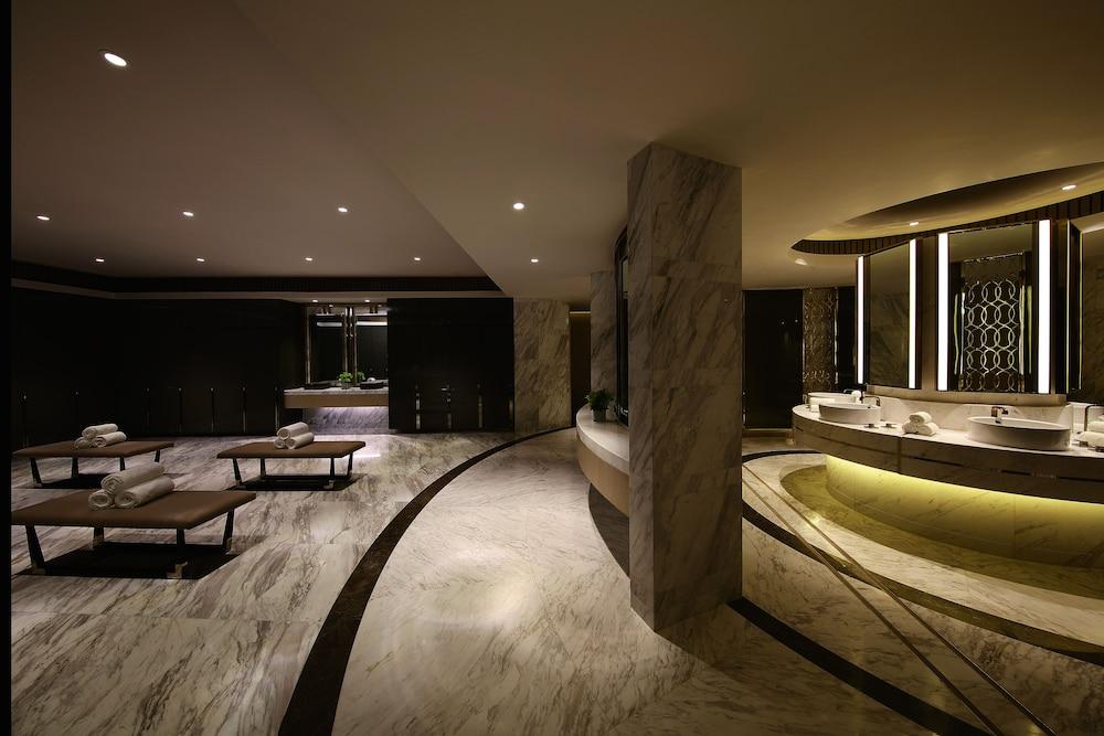 swimming pool spa