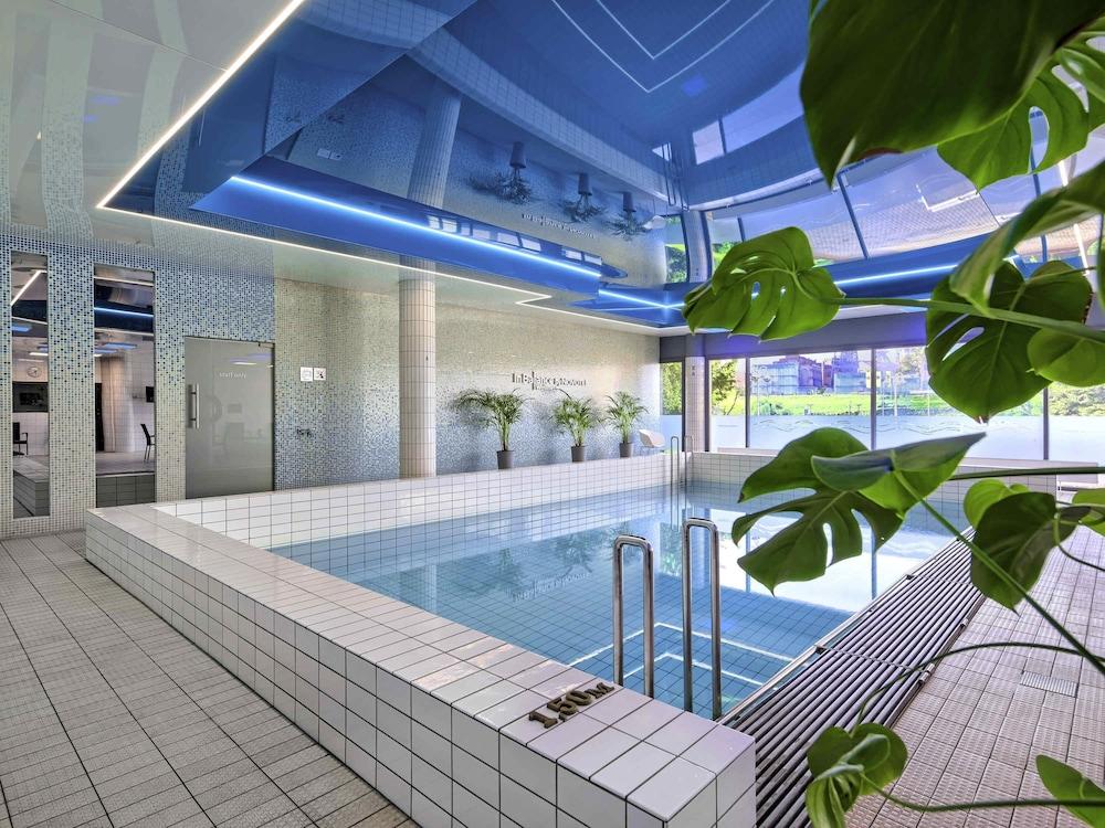 swimming pool spa