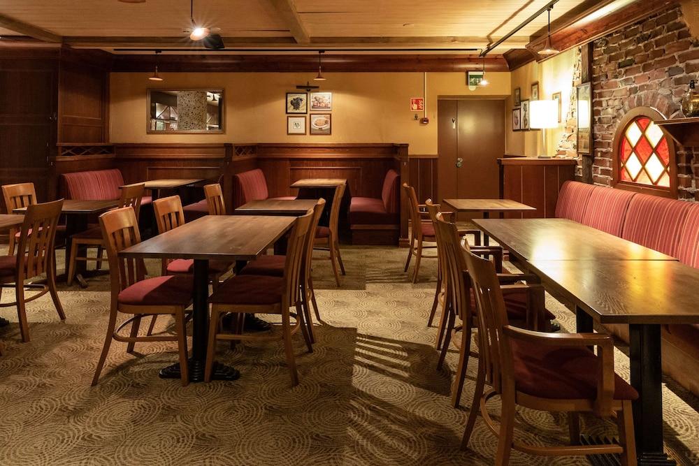 restaurant cafeteria