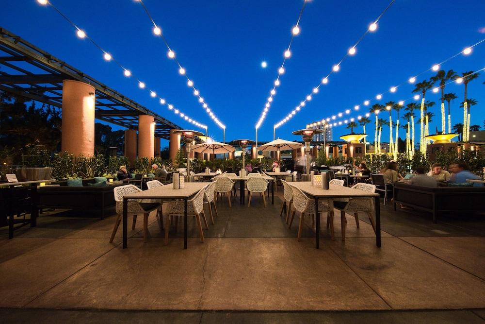 restaurant cafeteria