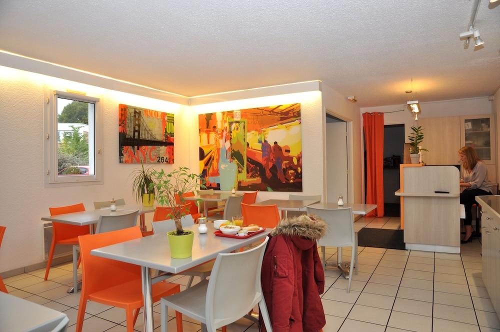 restaurant cafeteria