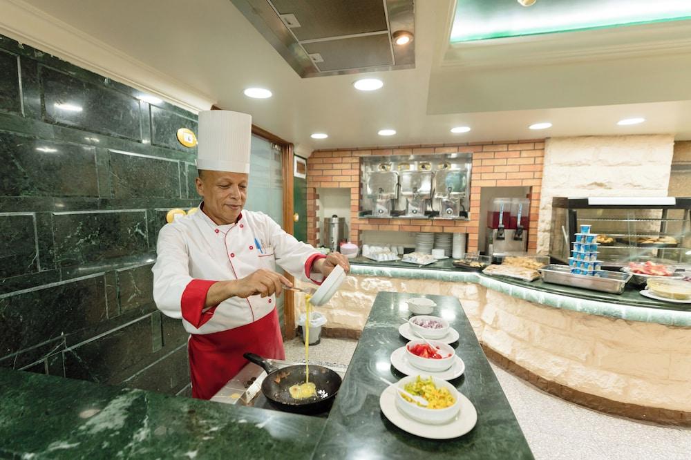 restaurant cafeteria