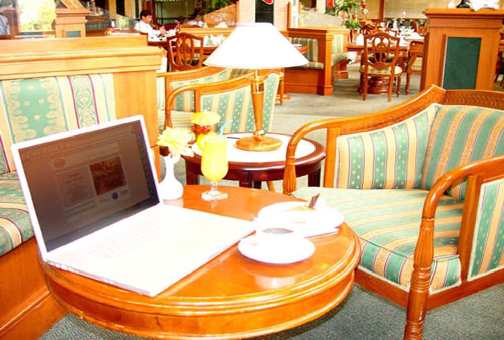 restaurant cafeteria