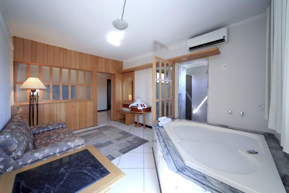 swimming pool spa