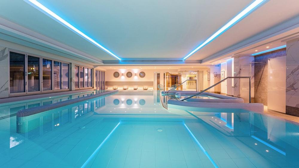 swimming pool spa