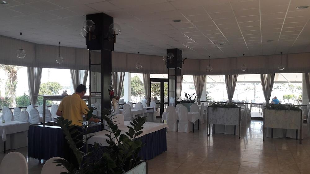 restaurant-cafeteria