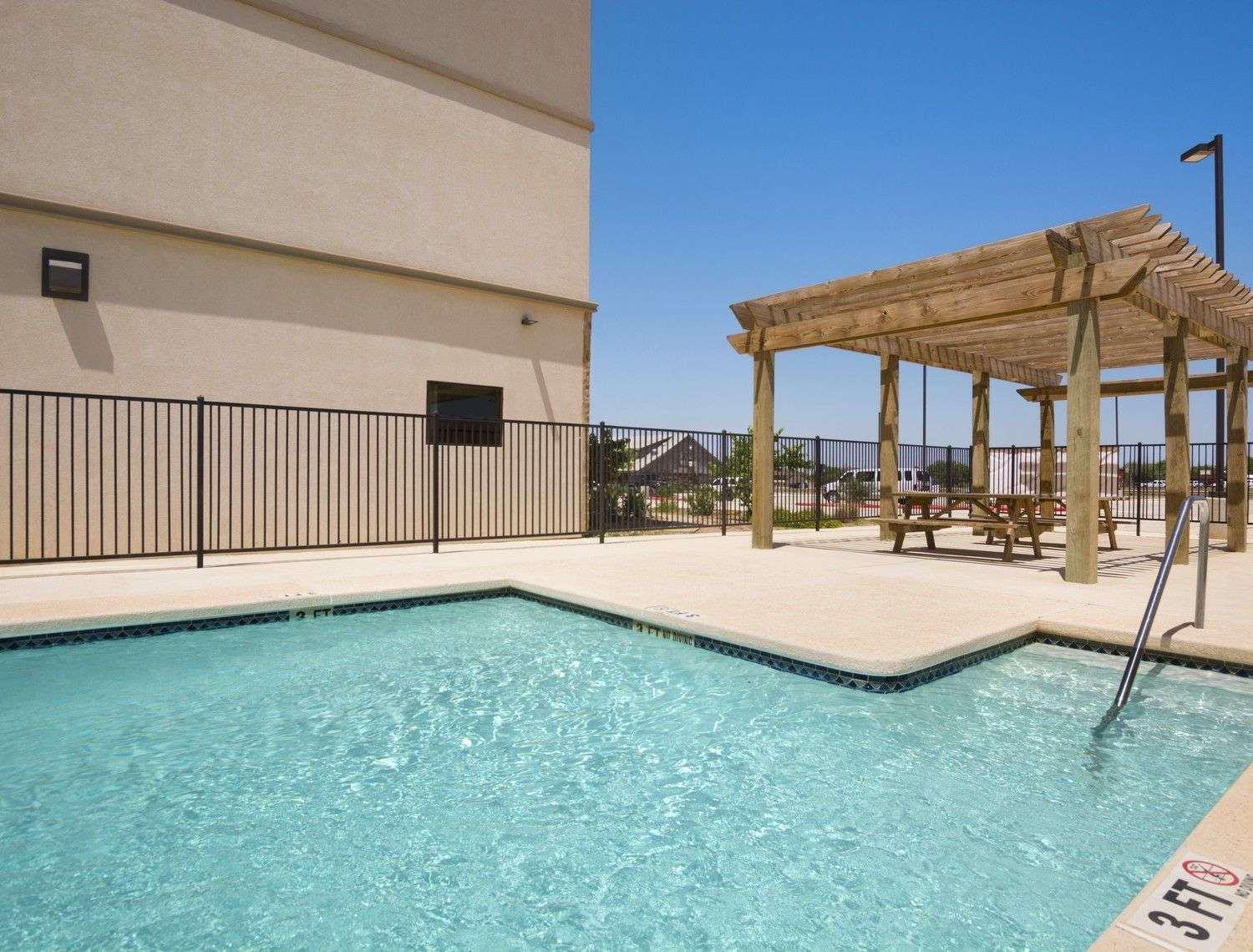 swimming pool spa