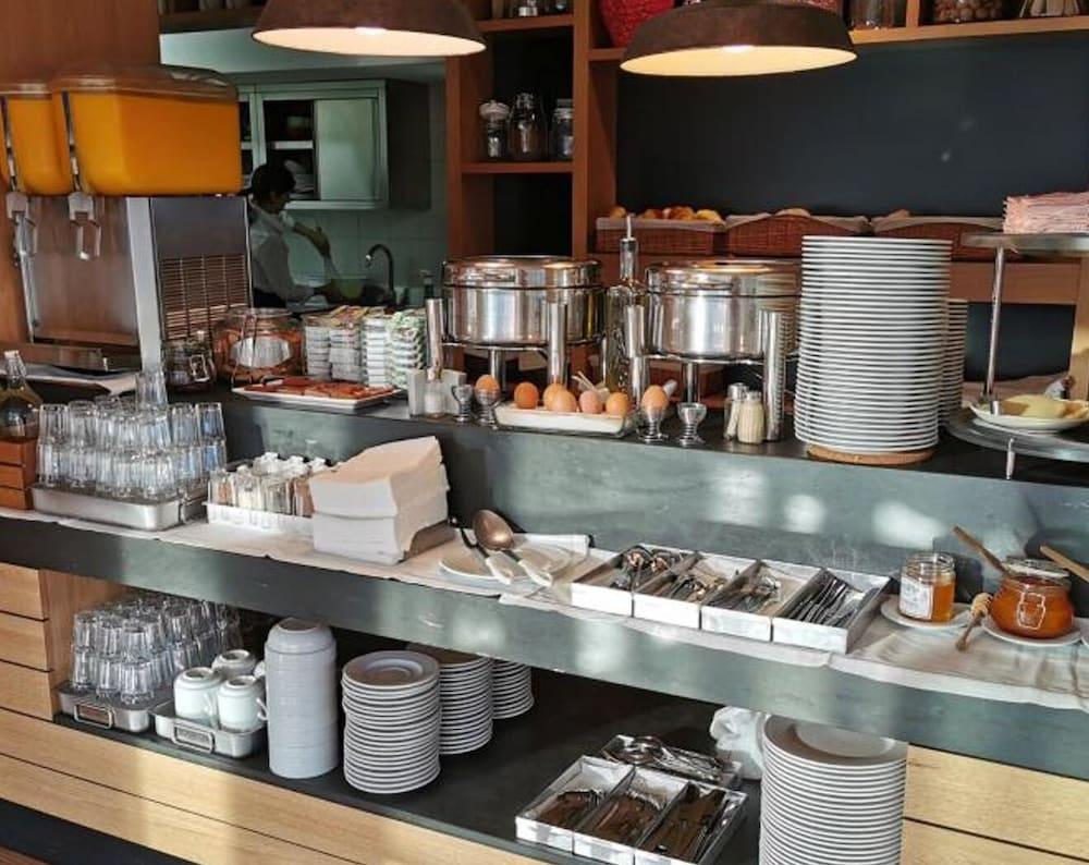 restaurant-cafeteria