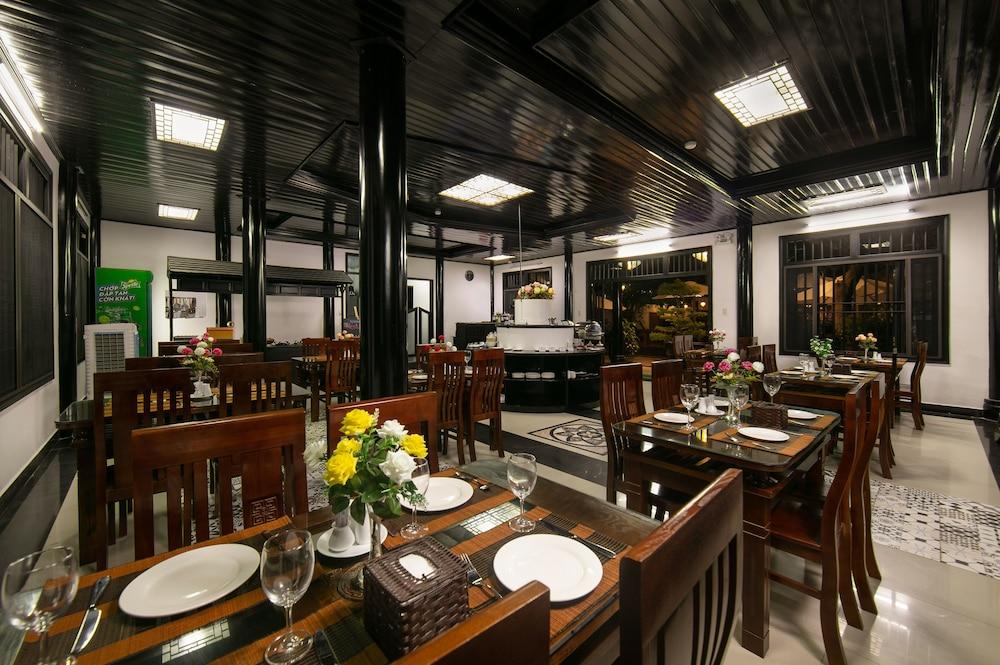 restaurant cafeteria