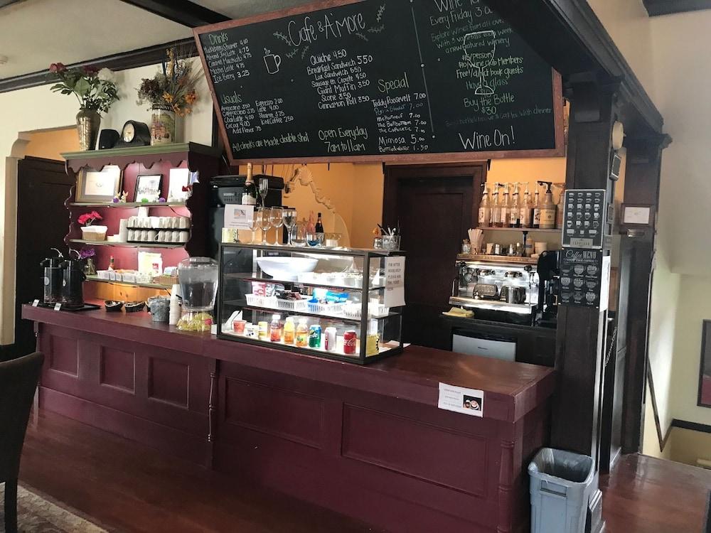 restaurant cafeteria