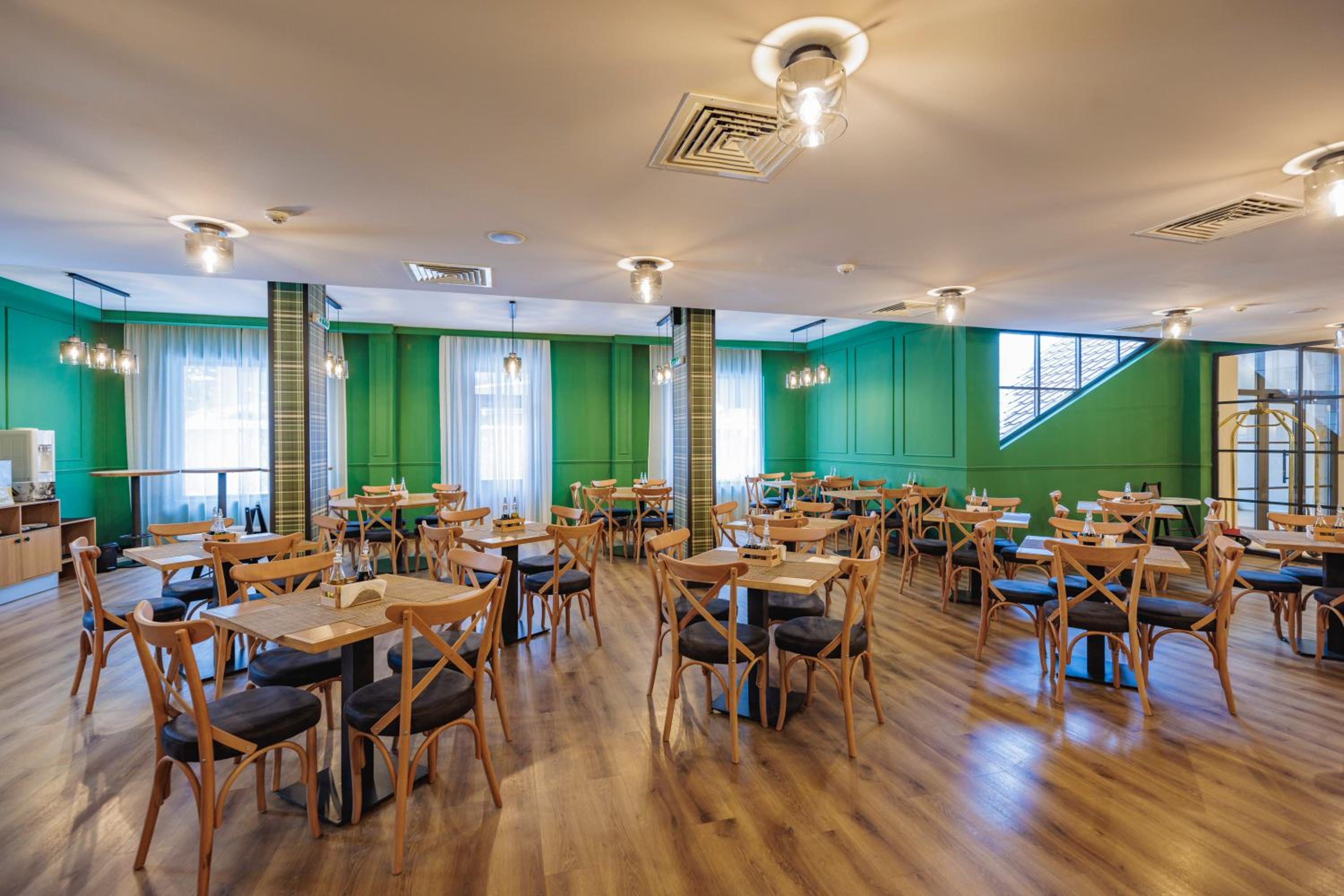 restaurant cafeteria