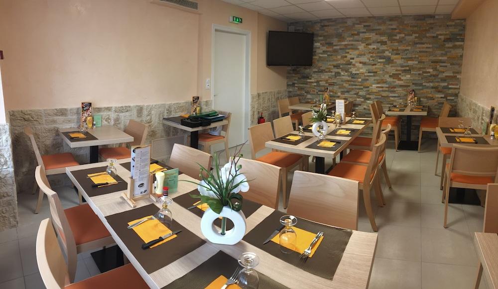 restaurant cafeteria