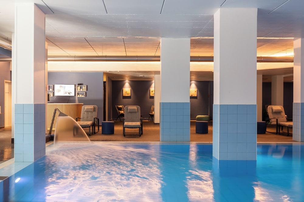 swimming pool spa