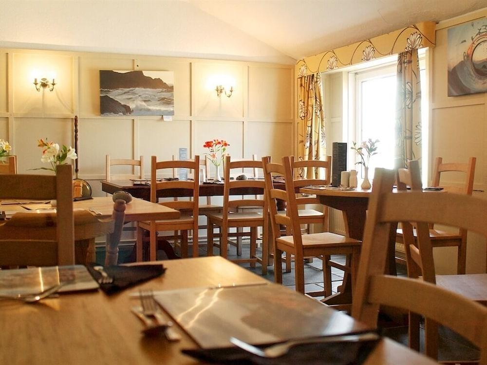 restaurant-cafeteria