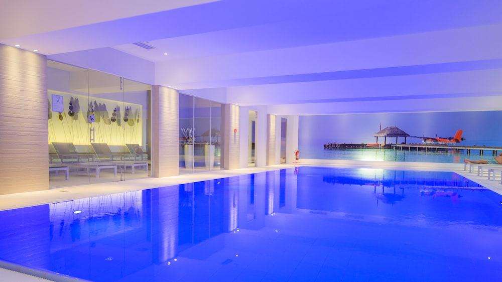 swimming pool spa