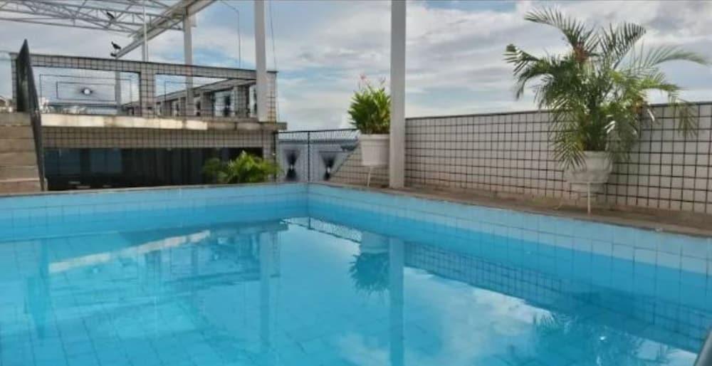 swimming pool spa