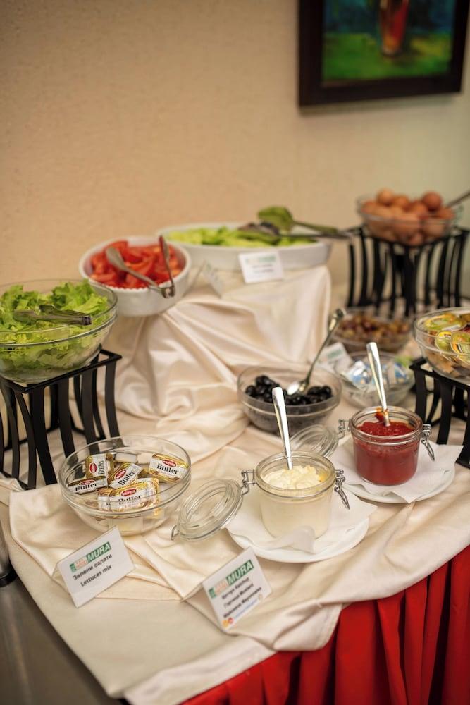 restaurant cafeteria