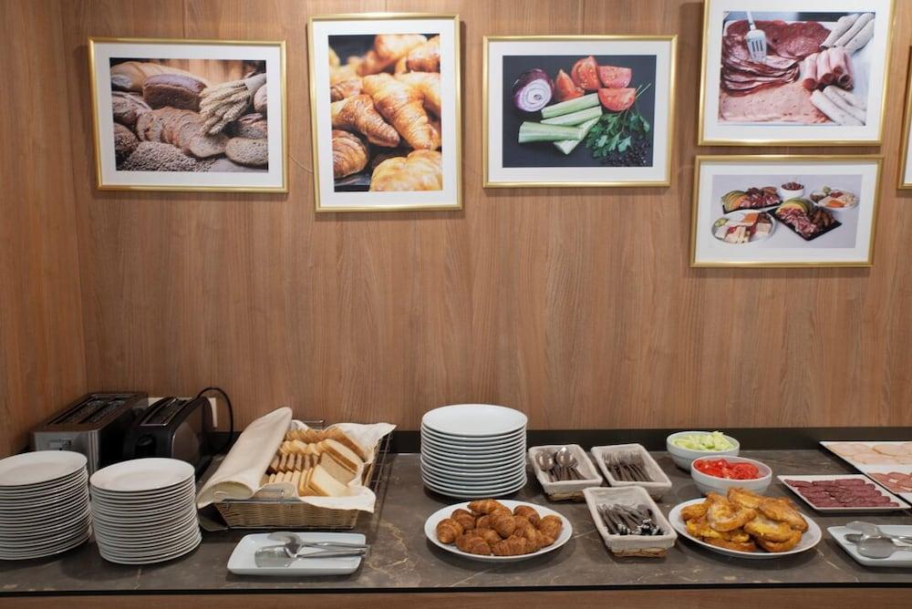 restaurant cafeteria