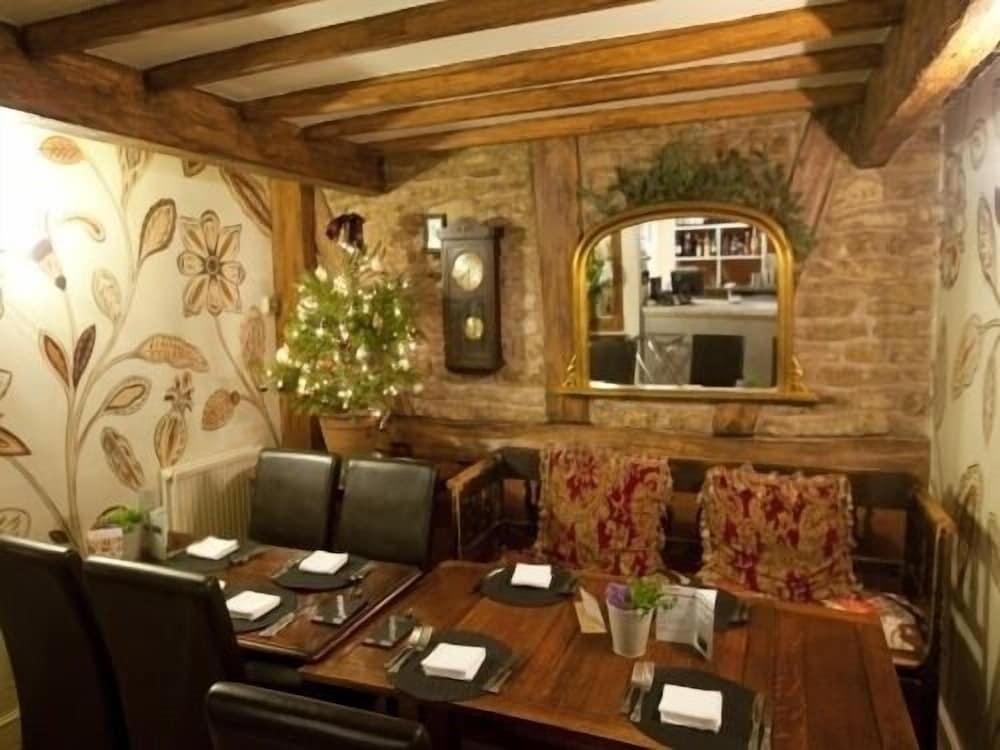 restaurant cafeteria