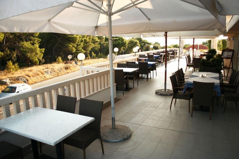 restaurant-cafeteria
