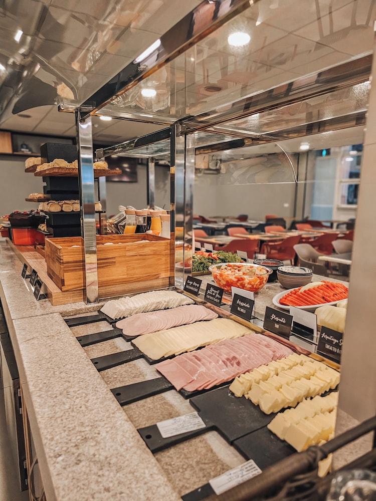restaurant cafeteria