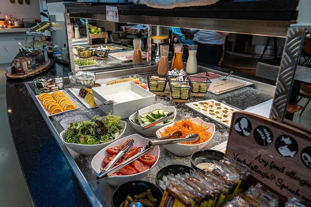 restaurant cafeteria