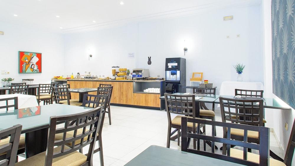 restaurant cafeteria