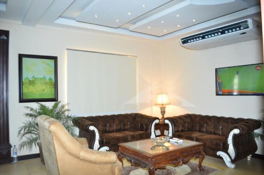 lounge