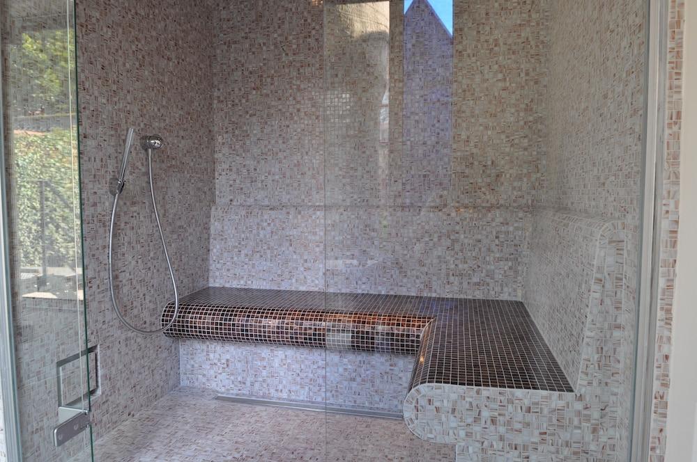 swimming pool spa