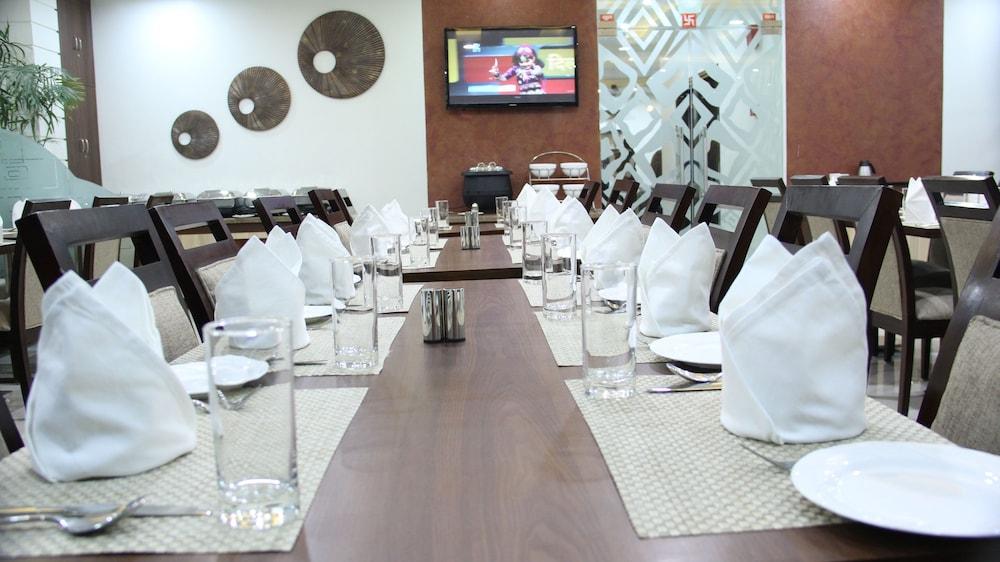 restaurant cafeteria