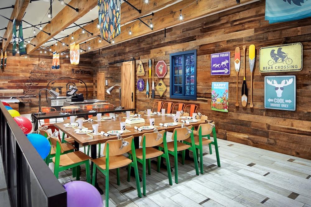 restaurant cafeteria