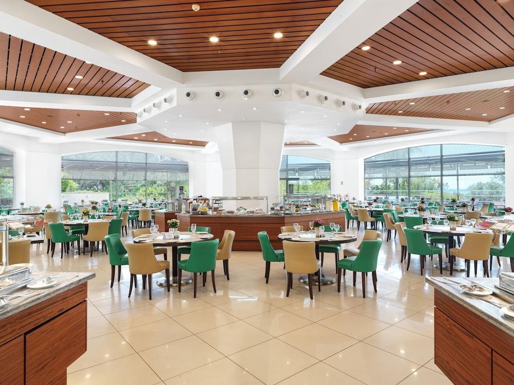 restaurant cafeteria