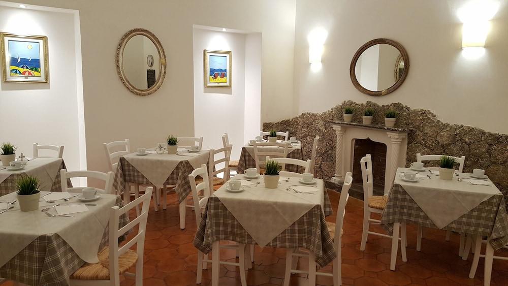 restaurant-cafeteria