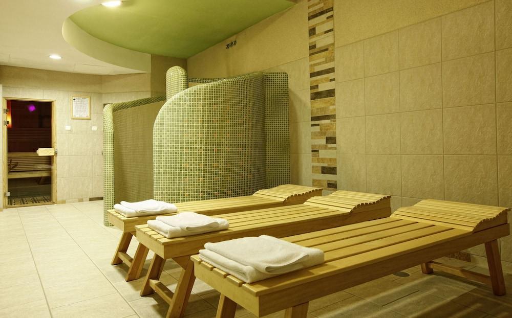 swimming pool spa