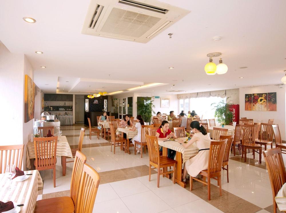 restaurant cafeteria