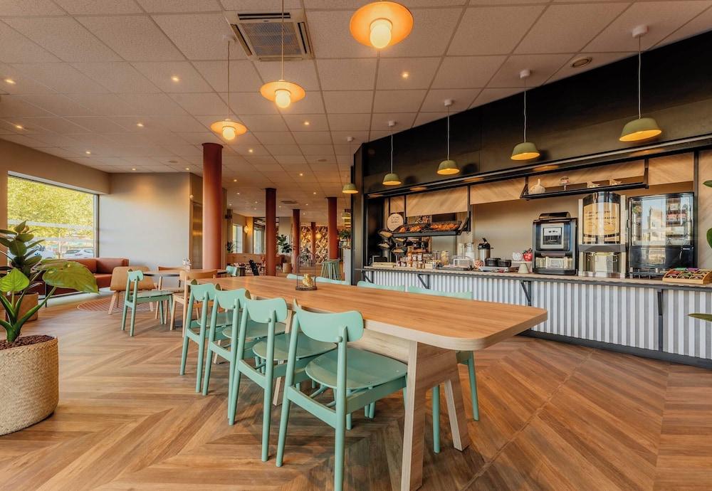 restaurant cafeteria