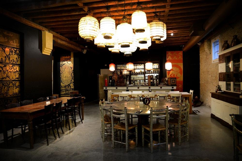 restaurant cafeteria