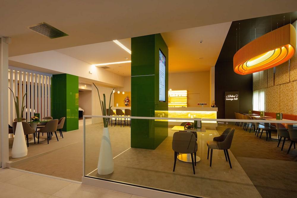 restaurant cafeteria