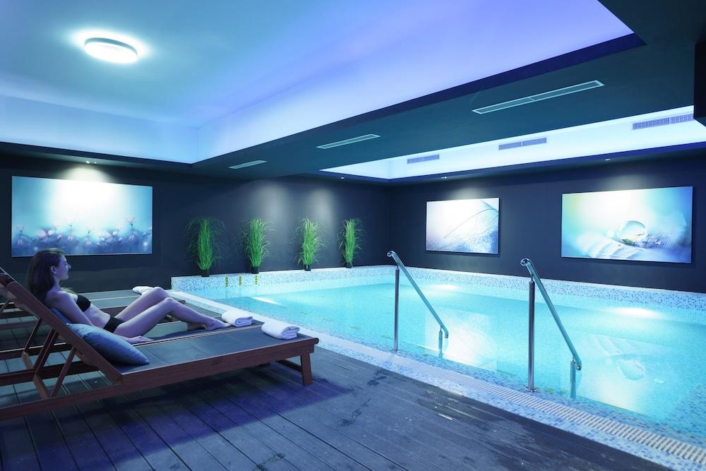 swimming pool spa