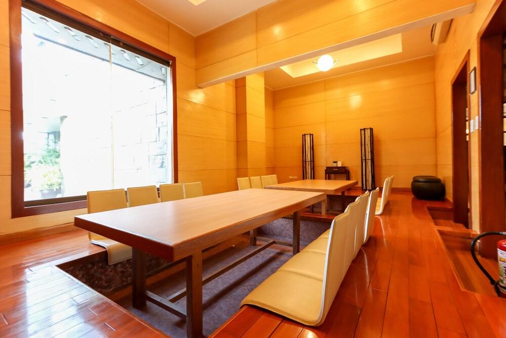 swimming pool spa