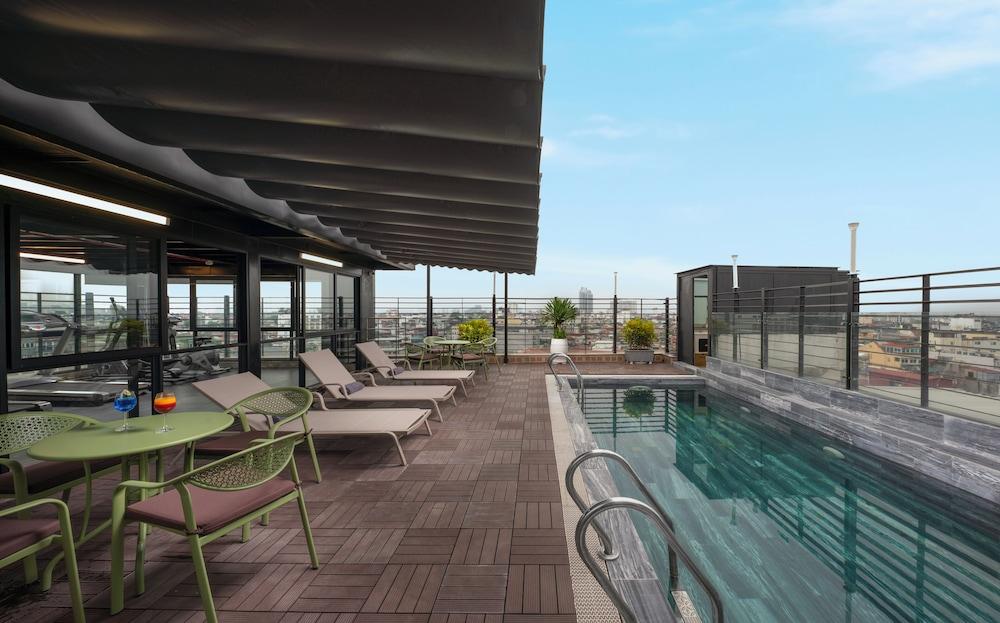 swimming pool spa