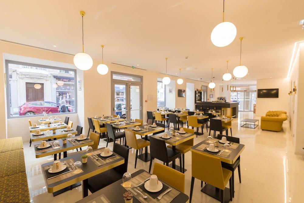 restaurant cafeteria