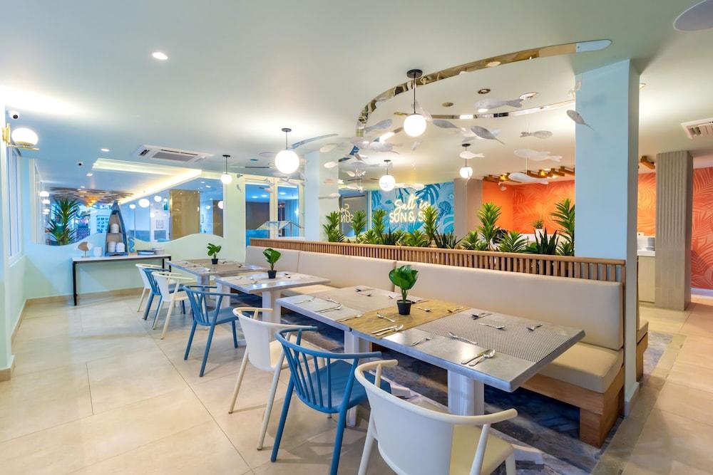 restaurant cafeteria