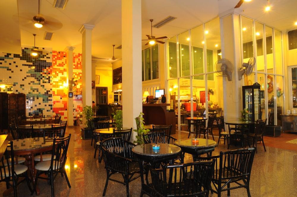 restaurant cafeteria